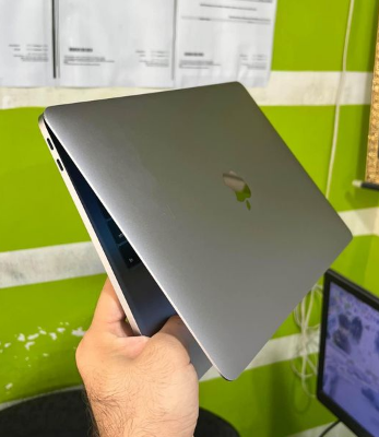 Macbook pro 13-inch 2016 Core i7 for sale