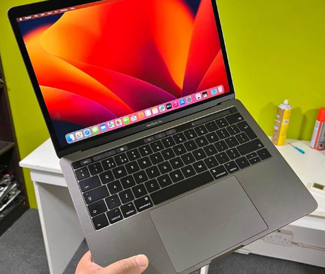 Macbook pro 13-inch 2017 Touch bar For Sale