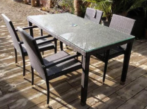 Out door table with chairs For Sale