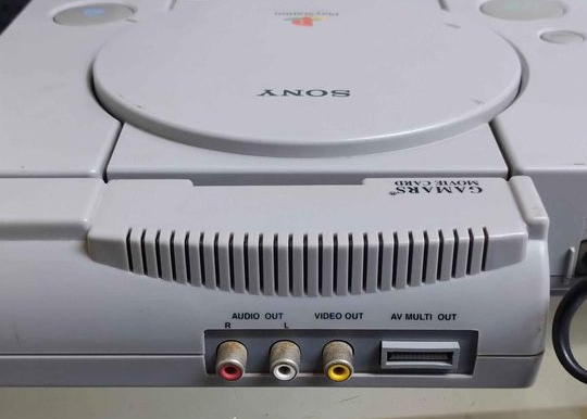 Sony PS1 console with memory card and 1 cd for sal