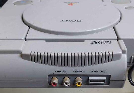 Sony PS1 console with memory card and 1 cd for sal