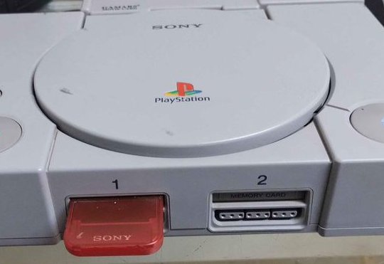 Sony PS1 console with memory card and 1 cd for sal