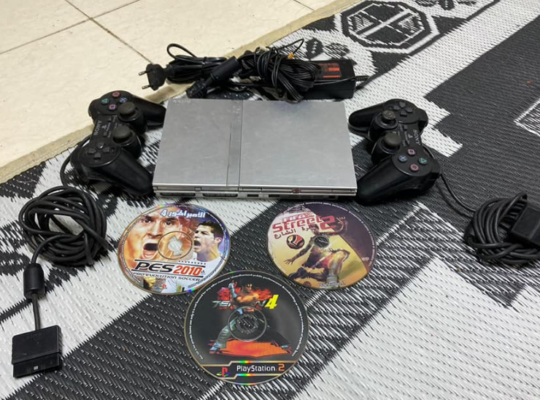 PS2 with 3cds,cables and 2 controllers for sale