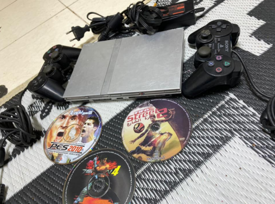 PS2 with 3cds,cables and 2 controllers for sale