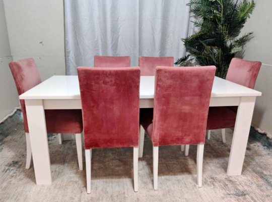 Beautiful Six chairs Dining table going cheap for