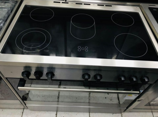 Westpoint electric cooker good condition for sale