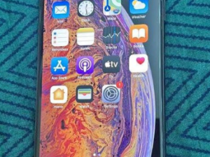 iPhone XS Max In Excellent Condition For Sale