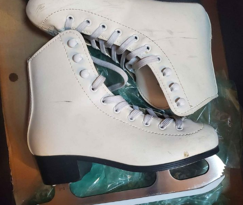 Dxb size 03white figure skates for sale