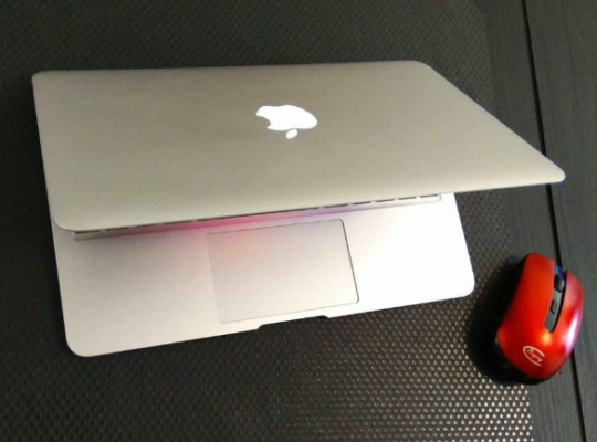 Apple Macbook Air11.6″..core i5 2015 For Sale