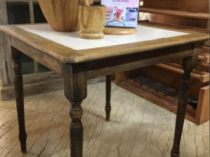 Beautiful small kitchen table for sale