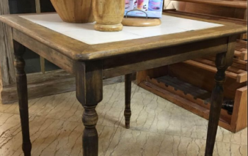 Beautiful small kitchen table for sale