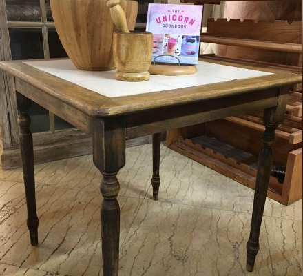 Beautiful small kitchen table for sale