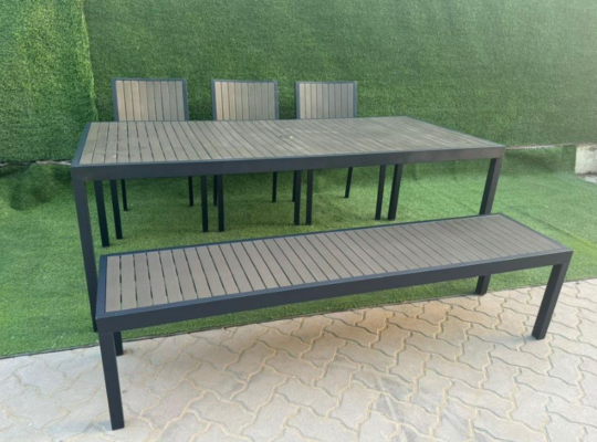 Garden dinning table For Sale