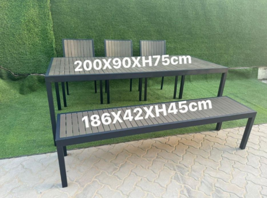 Garden dinning table For Sale