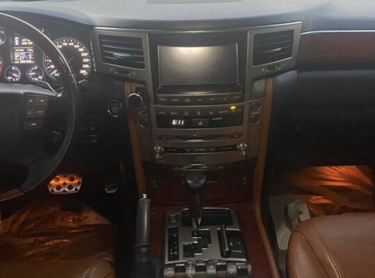Lexus LX570 full option 2014 Gcc for sale
