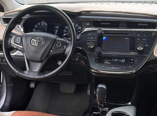 Toyota Avalon 2014 mid option USA imported for sal