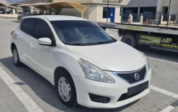 Nissan Tiida hatchback 2016 Gcc mid option for sal