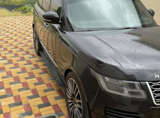 Range Rover Vogue 2018 Gcc in good condition