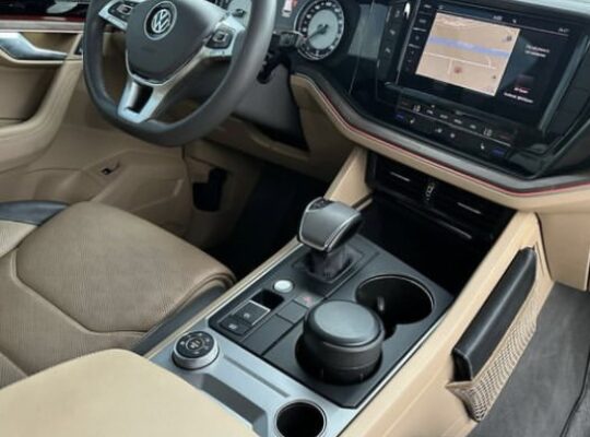 Volkswagen Touareg 2018 Gcc full option for sale