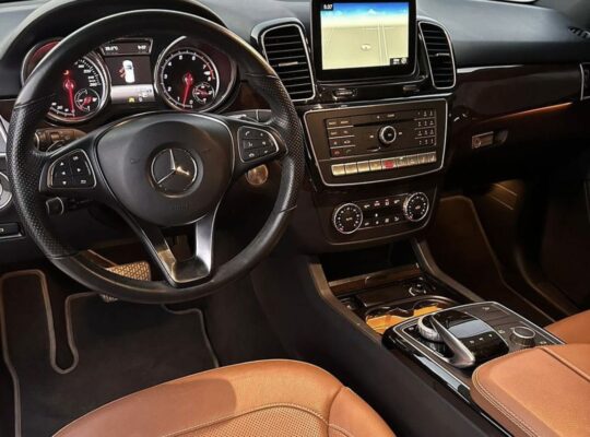 Mercedes GLE400 full option 4Matic Gcc 2018 for sa