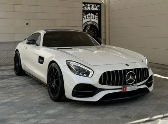 Mercedes GTS 2015 full option Gcc for sale