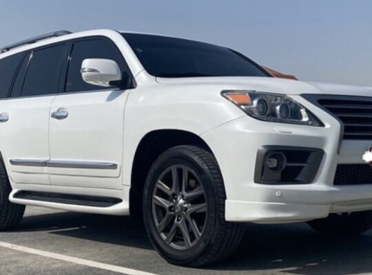 Lexus LX570 full option 2015 Gcc for sale