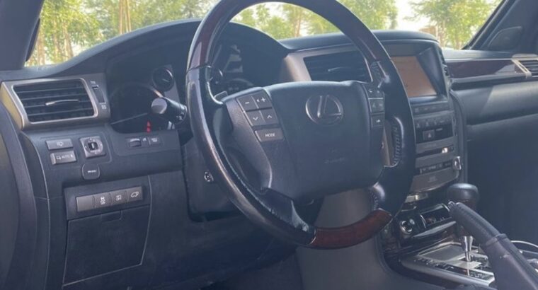 Lexus LX570 full option 2015 Gcc for sale