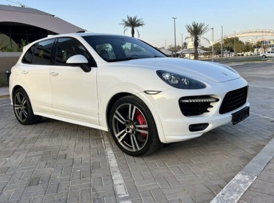 Porsche Cayenne GTS 2013 Gcc full option for sale