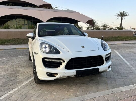 Porsche Cayenne GTS 2013 Gcc full option for sale