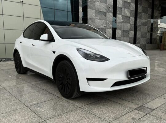 Tesla model Y standard 2023 Gcc for sale