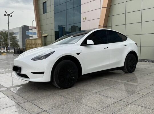 Tesla model Y standard 2023 Gcc for sale