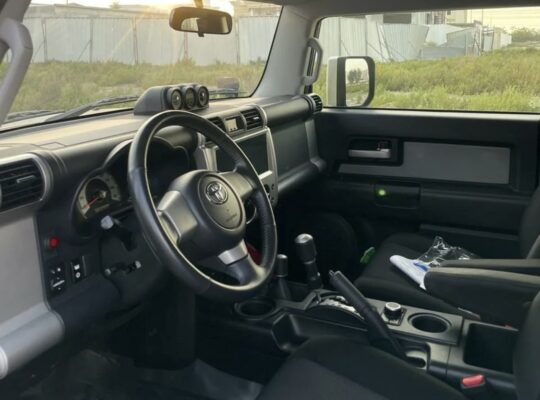 Toyota FJ cruiser 2021 Gcc full option for sale