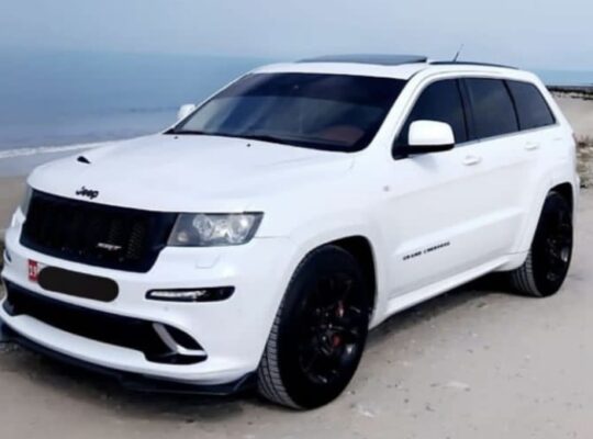 Jeep grand Cherokee SRT 6.4L 2013 Gcc for sale