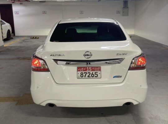 Nissan Altima 2014 Gcc mid option for sale