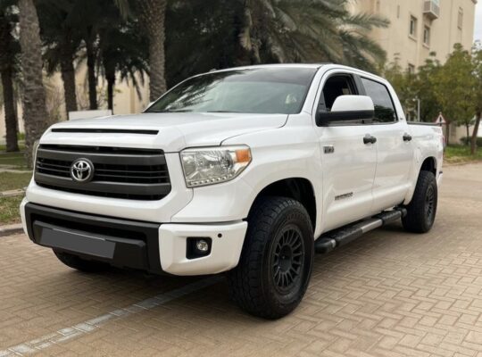 Toyota Tundra SR5 full option 5.7 -2015 for sale