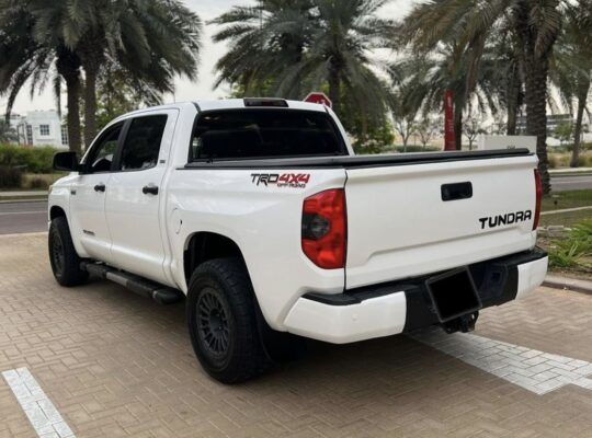 Toyota Tundra SR5 full option 5.7 -2015 for sale