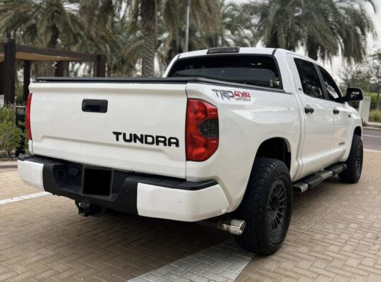 Toyota Tundra SR5 full option 5.7 -2015 for sale