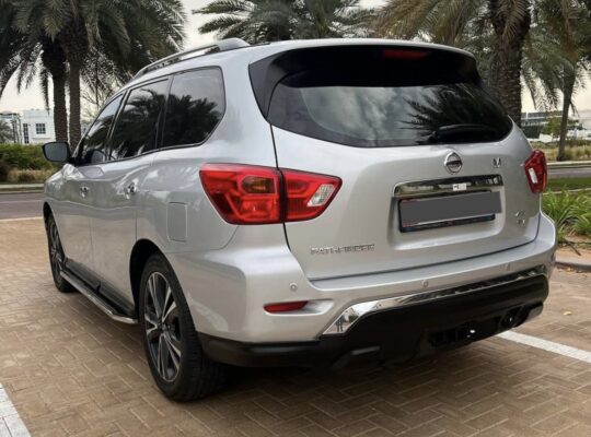 Nissan pathfinder SV 2019 Gcc full option for sale