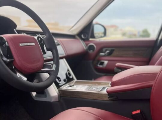 Range Rover Vogue full option 2019 Gcc