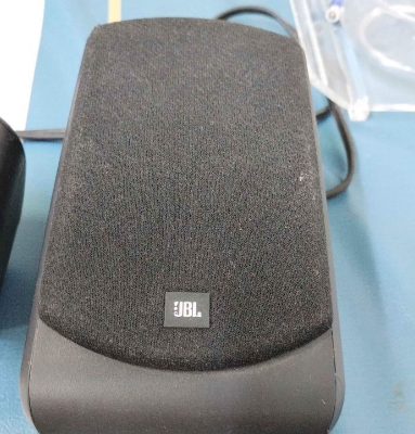 JBL SCS200 center and 1 satellite speaker for sale