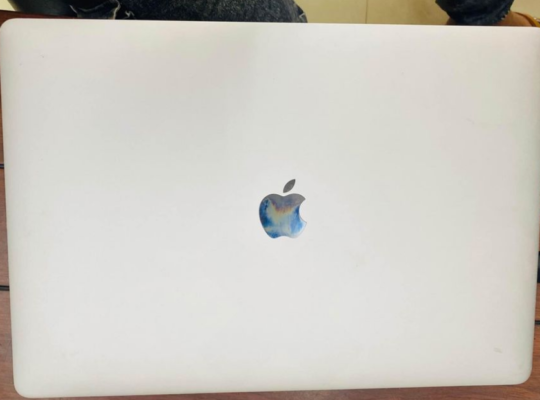 MacBook Pro 2018 A1990 16/512/4gb graphics for sal