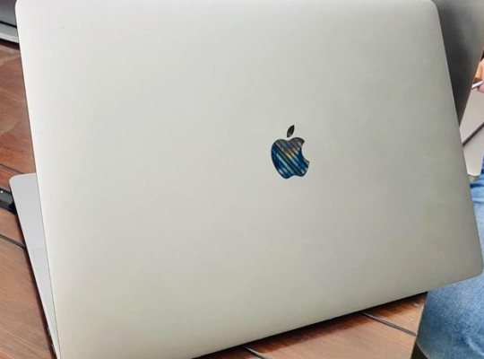 MacBook Pro 2018 A1990 16/512/4gb graphics for sal