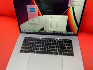 MacBook Pro 2018 15 inch core i7 16 gb 500gb for s