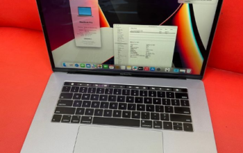 MacBook Pro 2018 15 inch core i7 16 gb 500gb for s