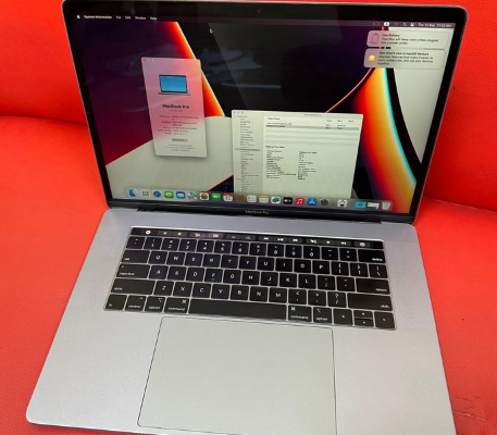 MacBook Pro 2018 15 inch core i7 16 gb 500gb for s