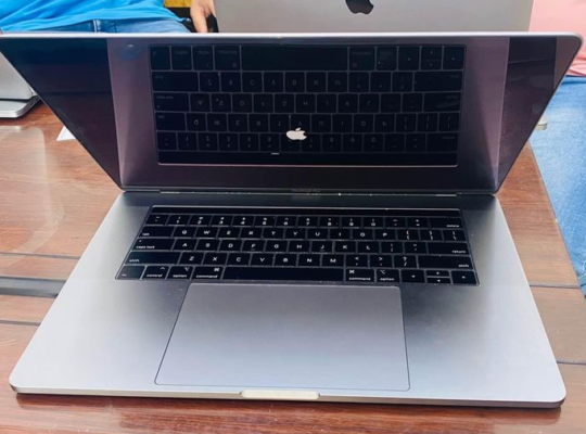 MacBook Pro 2018 A1990 16/512/4gb graphics for sal