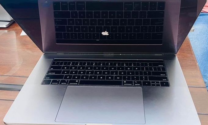 MacBook Pro 2018 A1990 16/512/4gb graphics for sal