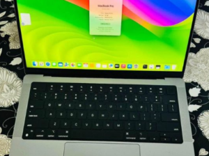 MacBook Pro M1 2021 14 inch For Sale