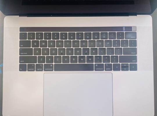 Macbook Pro 2017 A1707 Core i7 For Sale