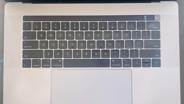 Macbook Pro 2017 A1707 Core i7 For Sale